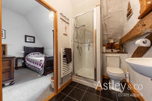 ensuite- click for photo gallery